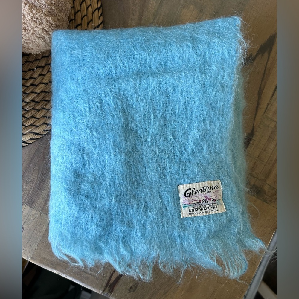 🏴󠁧󠁢󠁳󠁣󠁴󠁿 Vintage Baby Blue Mohair Wool Scarf (17 x 60”)